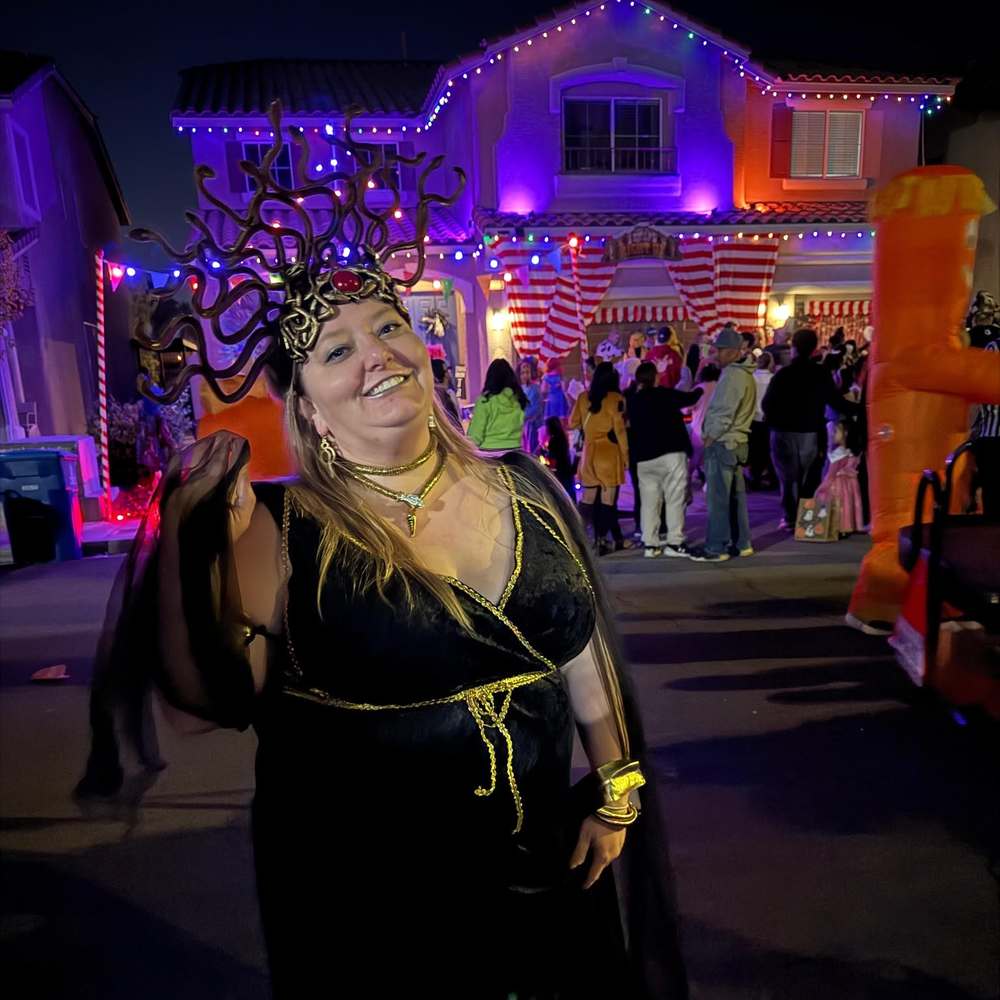 Meet your Posher, Loreli